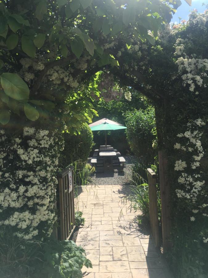 The Hawthornes Licensed Guest House 노팅레이 외부 사진