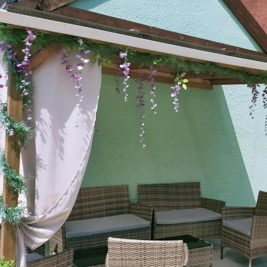 The Hawthornes Licensed Guest House 노팅레이 외부 사진